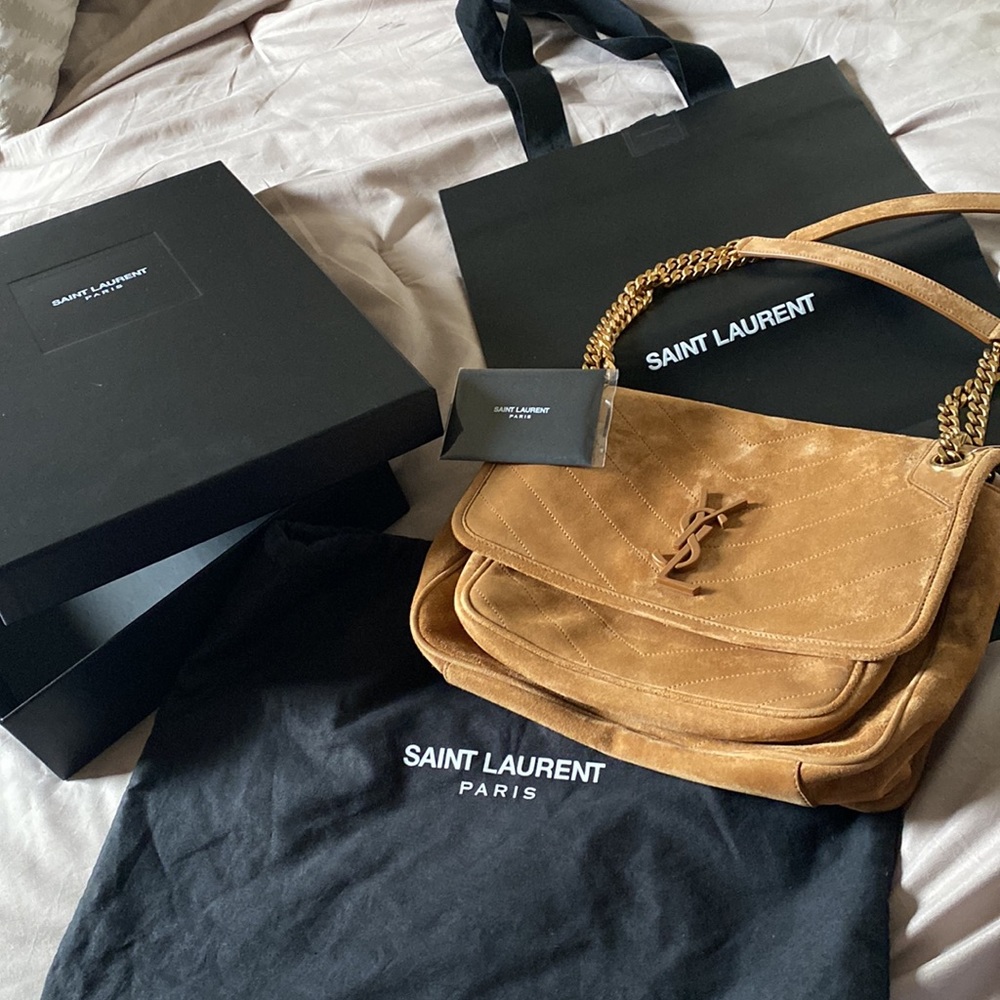 2021 latest Medium Niki Suede Shoulder Bag
SAINT LAURENT